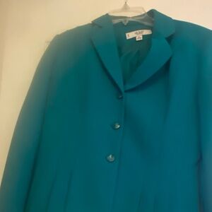 Le suit from Macy. Beautiful work suit . Jacket and skirt included